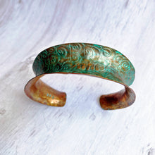 Load image into Gallery viewer, Aqua spirals copper cuff