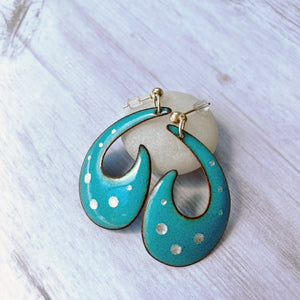Turquoise enamel fish hook earrings with bubbles - Geometric
