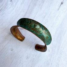 Load image into Gallery viewer, Aqua spirals copper cuff